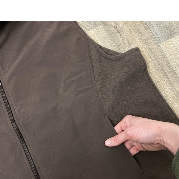 COLUMBIA Lightweight Quilted Fleece Vest. Color: Brown. Womens size 3Х - Picture 5 of 9